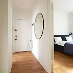 Spacious 3 Bedroom Manor Flat Next To Tivoli * Köpenhamn