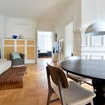 Lägenhet Spacious 3 Bedroom Manor Flat Next To Tivoli Köpenhamn