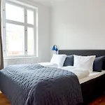 Spacious 3 Bedroom Manor Flat Next To Tivoli Lägenhet
