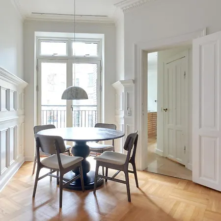 Spacious 3 Bedroom Manor Flat Next To Tivoli Lägenhet