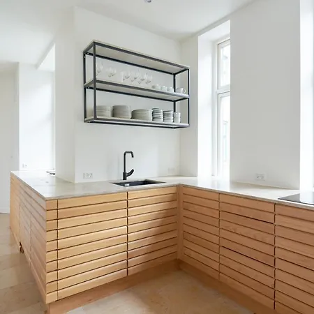 Spacious 3 Bedroom Manor Flat Next To Tivoli アパート *