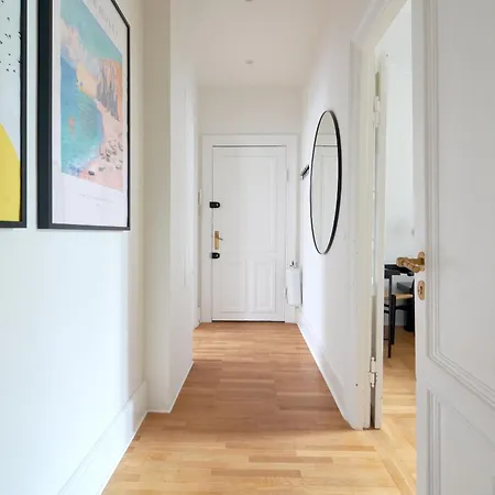 アパート Spacious 3 Bedroom Manor Flat Next To Tivoli コペンハーゲン