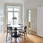 Lejlighed Spacious 3 Bedroom Manor Flat Next To Tivoli *