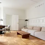 Spacious 3 Bedroom Manor Flat Next To Tivoli København