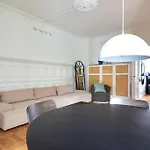 Spacious 3 Bedroom Manor Flat Next To Tivoli *