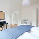 Spacious 3 Bedroom Manor Flat Next To Tivoli