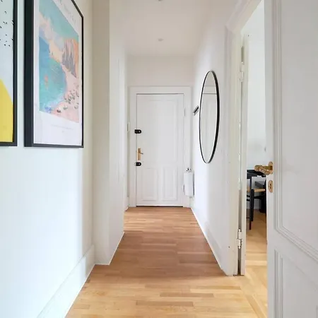 Spacious 3 Bedroom Manor Flat Next To Tivoli Daire Kopenhag