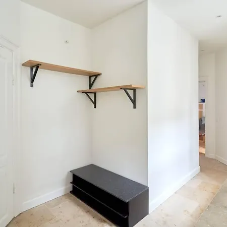 Spacious 3 Bedroom Manor Flat Next To Tivoli Daire *