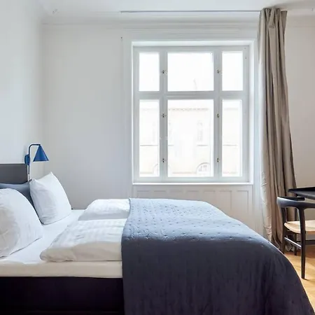 Spacious 3 Bedroom Manor Flat Next To Tivoli