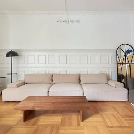 Spacious 3 Bedroom Manor Flat Next To Tivoli *