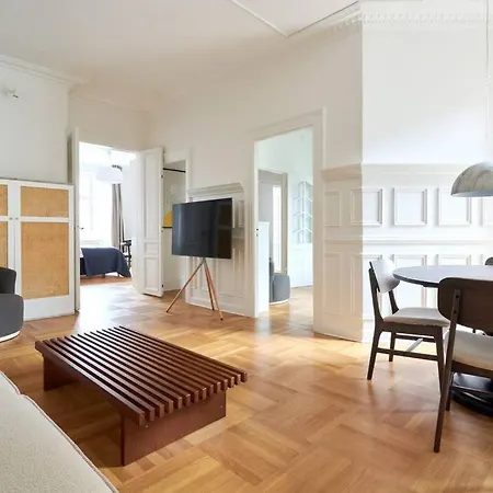 Spacious 3 Bedroom Manor Flat Next To Tivoli Kopenhag
