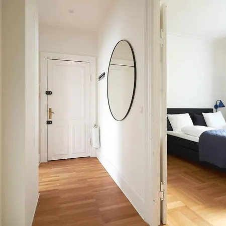 Spacious 3 Bedroom Manor Flat Next To Tivoli * Kopenhag
