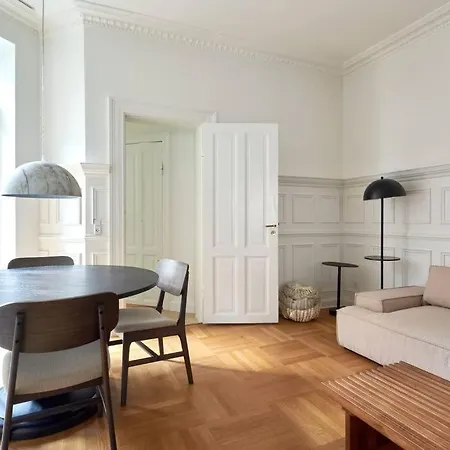 Apartment Spacious 3 Bedroom Manor Flat Next To Tivoli