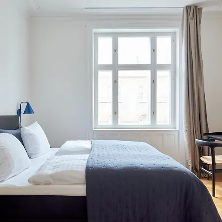 Spacious 3 Bedroom Manor Flat Next To Tivoli Copenhaga