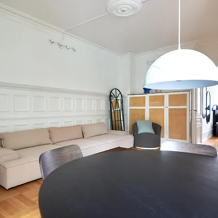 Spacious 3 Bedroom Manor Flat Next To Tivoli Apartment *