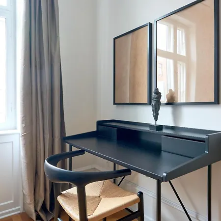 Spacious 3 Bedroom Manor Flat Next To Tivoli * Kopenhag
