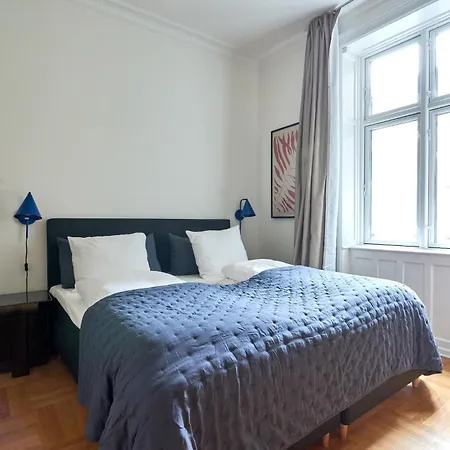 Spacious 3 Bedroom Manor Flat Next To Tivoli Apartment Copenhagen