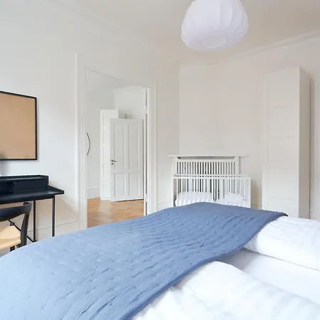 Spacious 3 Bedroom Manor Flat Next To Tivoli