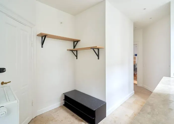 Spacious 3 Bedroom Manor Flat Next To Tivoli Apartament *