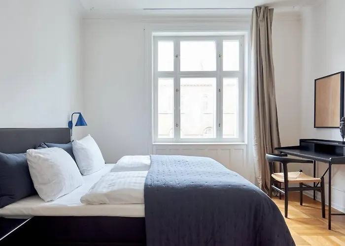 Spacious 3 Bedroom Manor Flat Next To Tivoli