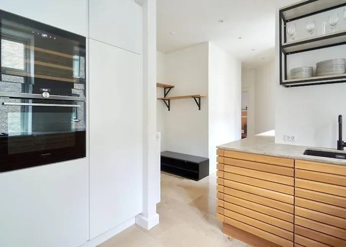 Spacious 3 Bedroom Manor Flat Next To Tivoli * Kopenhaga