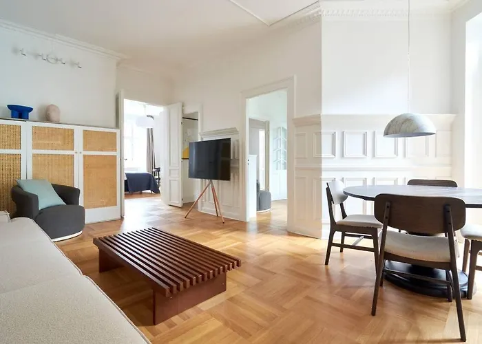 Spacious 3 Bedroom Manor Flat Next To Tivoli Kopenhaga