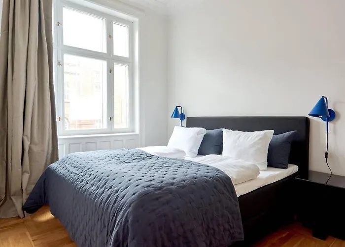 Spacious 3 Bedroom Manor Flat Next To Tivoli