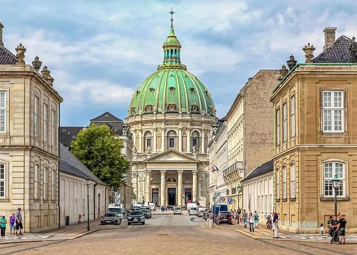 Spacious 3 Bedroom Manor Flat Next To Tivoli