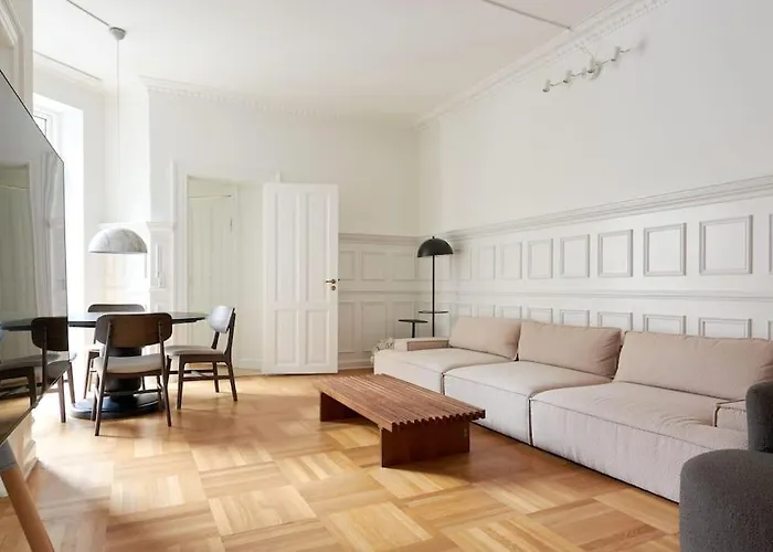 Spacious 3 Bedroom Manor Flat Next To Tivoli Kopenhaga