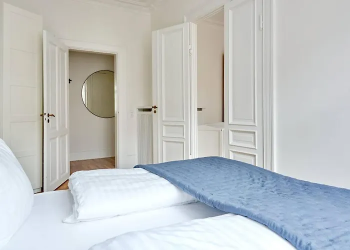 Spacious 3 Bedroom Manor Flat Next To Tivoli Apartament