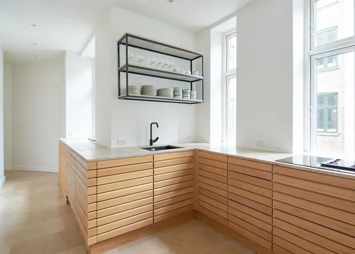 Spacious 3 Bedroom Manor Flat Next To Tivoli Apartament *