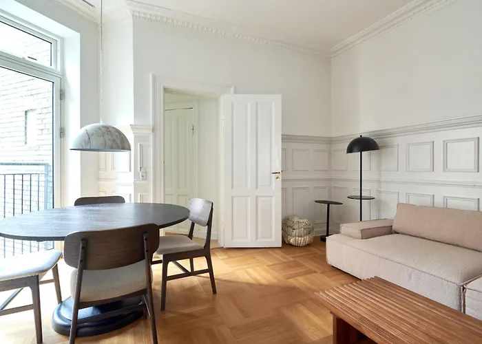 Spacious 3 Bedroom Manor Flat Next To Tivoli Kopenhaga