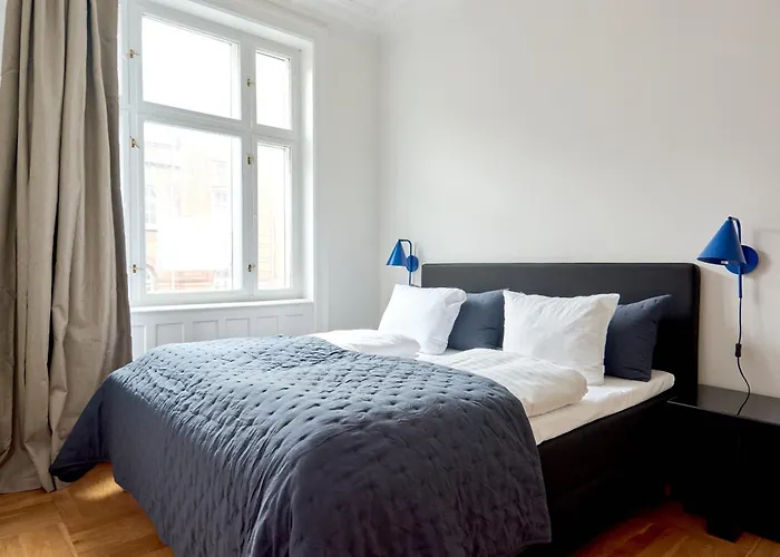 Spacious 3 Bedroom Manor Flat Next To Tivoli Apartament