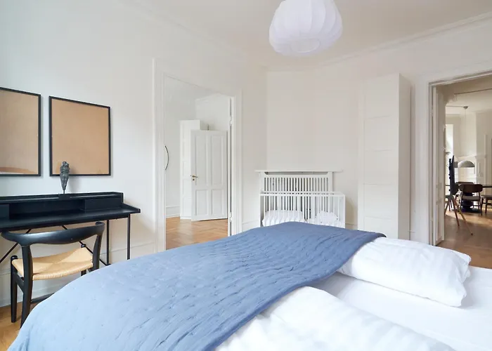 Spacious 3 Bedroom Manor Flat Next To Tivoli